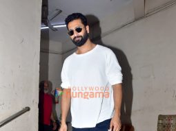 Photos: Vicky Kaushal snapped at Shoojit Sircar’s office in Juhu