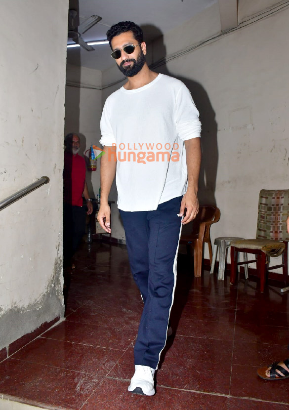 photos vicky kaushal snapped at shoojit sircars office in juhu 1