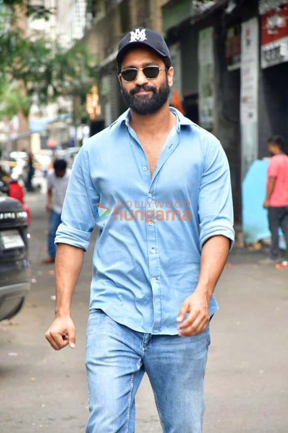 Photos: Vicky Kaushal snapped in Andheri Photos: Vicky Kaushal snapped in Andheri