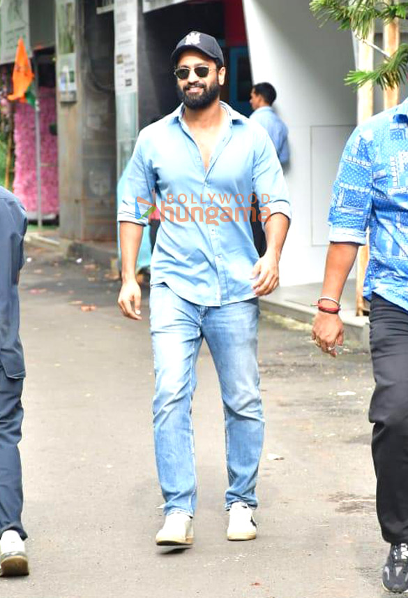 photos vicky kaushal snapped in andheri 4
