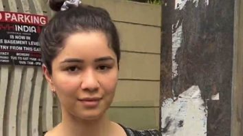 Sara Tendulkar gets clicked in the city by paps