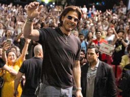 Shah Rukh Khan acts to give joy to the audience who ‘adore’ and ‘love’ him: “I wear stardom like a t-shirt, not a tuxedo”