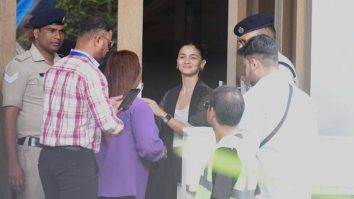 Alia Bhatt waves at paps as she gets clicked at the airport