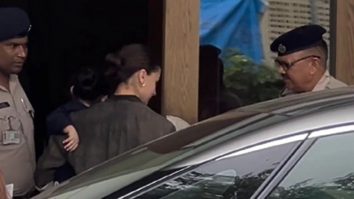 We love Raha’s little ponytail as she gets clicked with mom Alia Bhatt