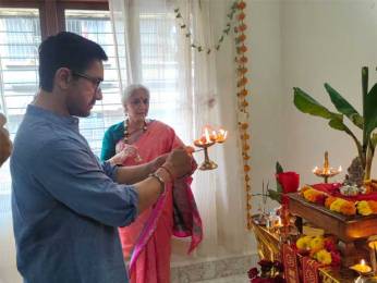 Aamir Khan celebrates Ganesh Chaturthi with sister Nikhat and family; performs aarti