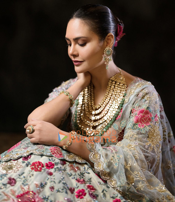 esha gupta 3 84