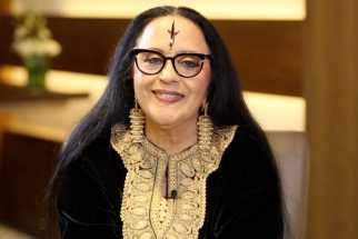 HILARIOUS! Ila Arun sings her classic songs in different emotions! | Peechha Karti Parchhaiyan