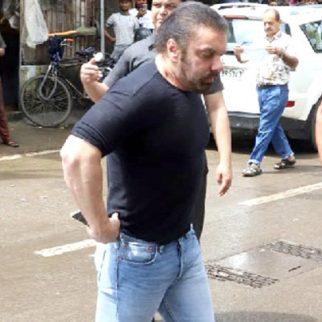 Sohail Khan arrives with son Nirvaan at Anil Mehta's last rites