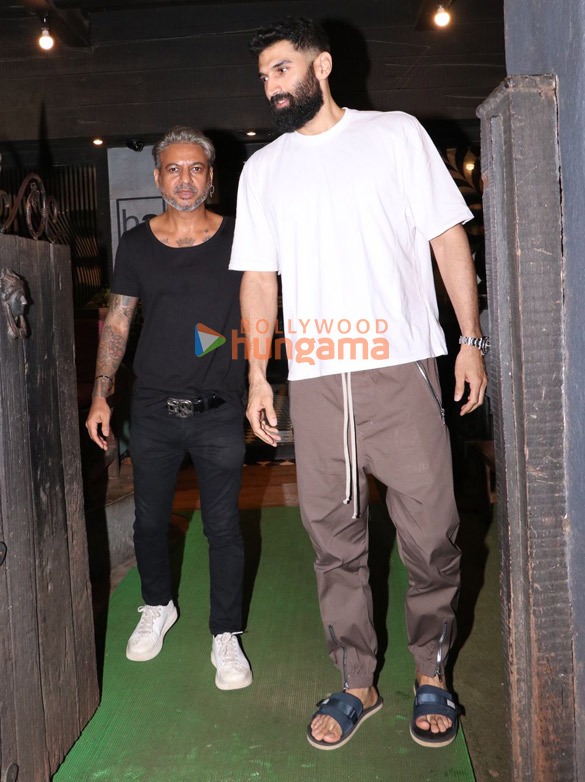 Photos: Aditya Roy Kapur snapped at Hakim Aalim’s salon in Bandra | Parties & Events