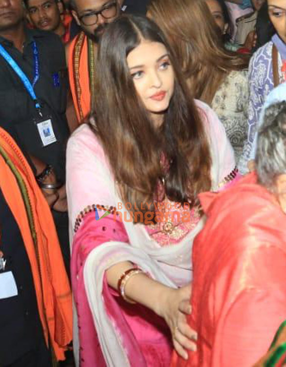 photos aishwarya rai bachchan and aaradhya bachchan snapped at gsb ganpati darshan 2