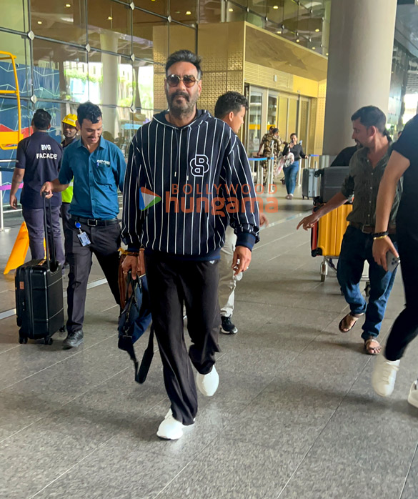Photos: Ajay Devgn snapped at the airport Photos: Ajay Devgn snapped at the airport