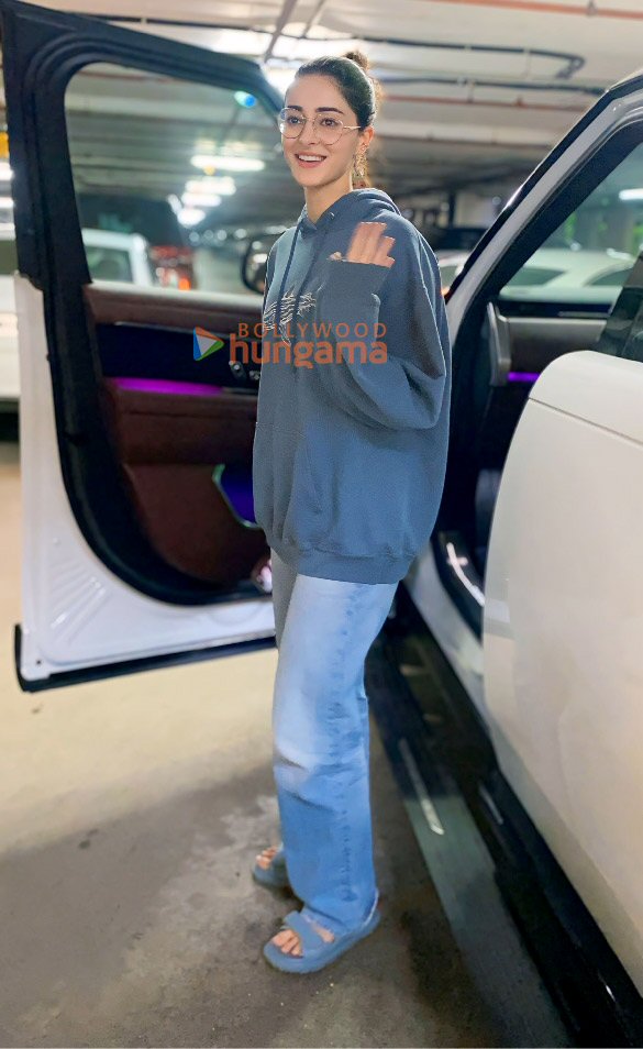 photos ananya panday tamannaah bhatia and others snapped at the airport 7