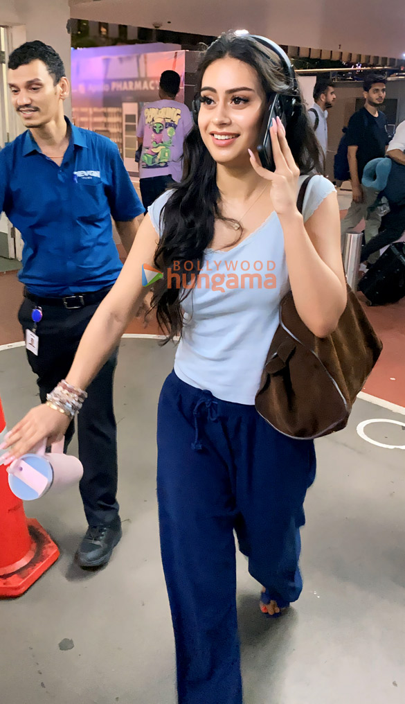 photos anushka sharma madhuri dixit and others snapped at the airport 3
