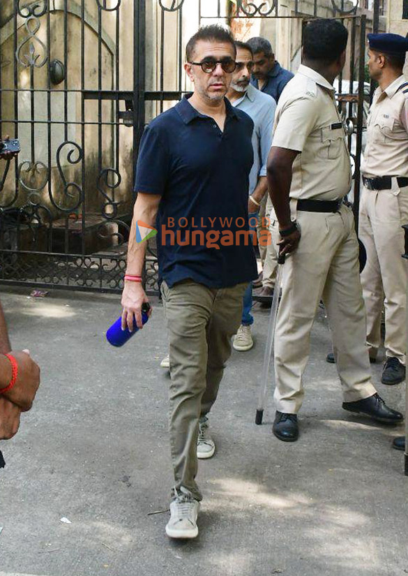 photos arbaaz khan salim khan sohail khan and others snapped outside malaika aroras fathers house in bandra 335 1