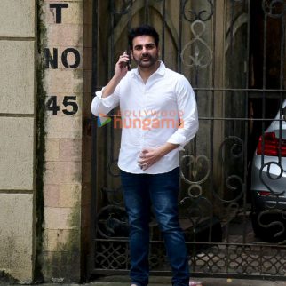 Photos: Arbaaz Khan, Salim Khan, Sohail Khan and others snapped outside Malaika Arora's father's house in Bandra