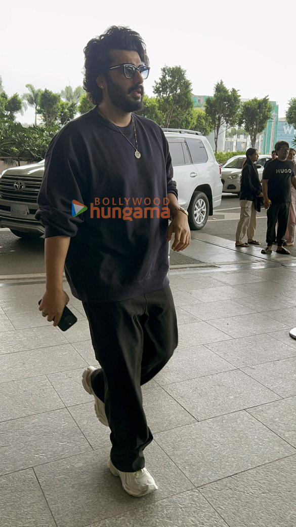 photos arjun kapoor and twinkle khanna snapped at the airport 1