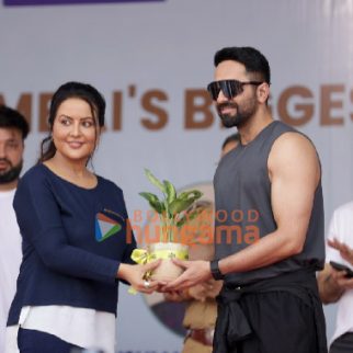 Photos: Ayushmann Khurrana and Amruta Fadnavis snapped at "Sea Shore Shine" Beach Clean-Up in Mumbai