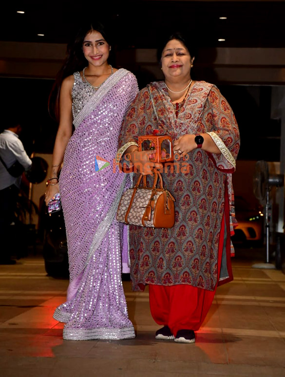 photos bhumi pednekar and dhanashree verma visit kartik aaryans ganpati pandal in mumbai 2