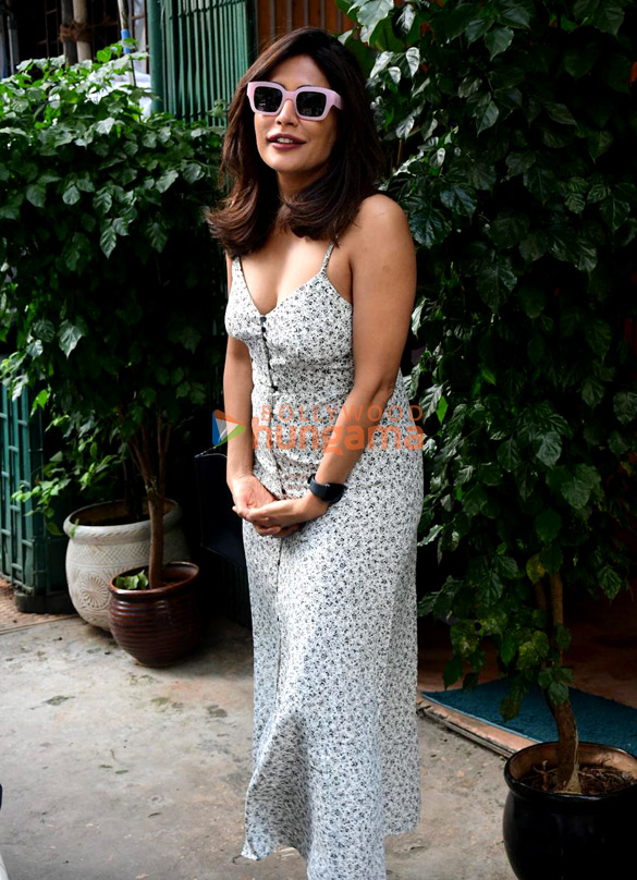 photos chitrangda singh snapped at manemaniac hair studio in bandra 4
