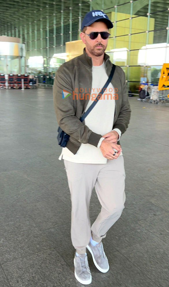 photos hrithik roshan avneet kaur bharti singh and haarsh limbachiyaa snapped at the airport 1