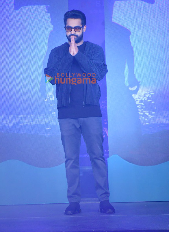 photos janhvi kapoor jr ntr saif ali khan and karan johar attend the trailer launch of devara part 1 at taj lands end in bandra 4