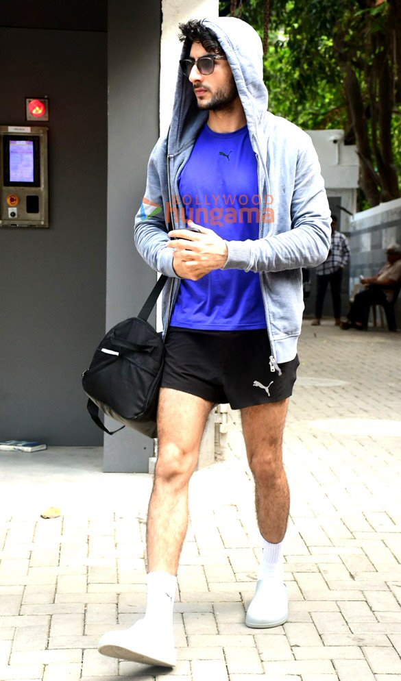 photos karishma tanna and ibrahim ali khan snapped outside a gym in santacruz 5