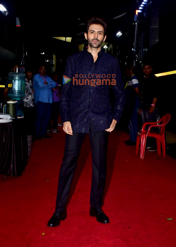 photos kartik aaryan triptii dimri vidya balan and others snapped during bhool bhulaiyaa 3 promotions 1