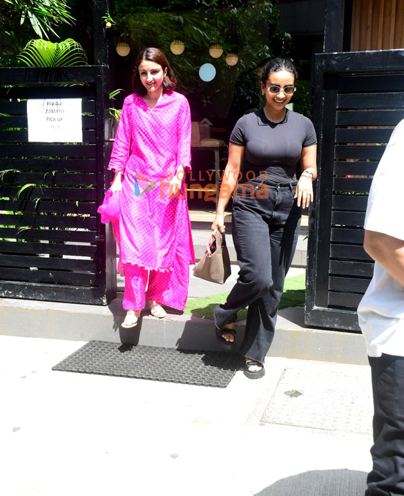 photos kunal khemu soha ali khan and patralekha snapped in bandra 1