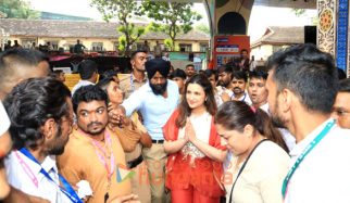 Photos: Parineeti Chopra, Randeep Hooda and others snapped at Lalbaugcha Raja