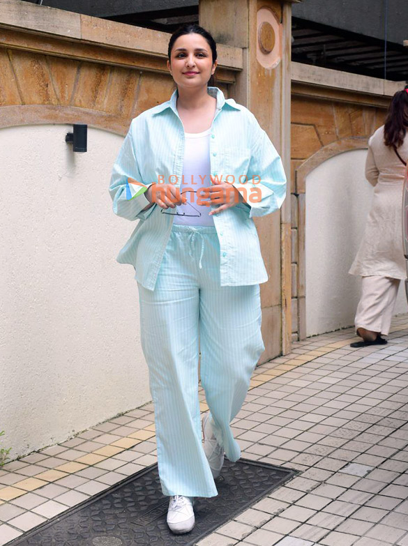 photos parineeti chopra snapped outside a dubbing studio 3