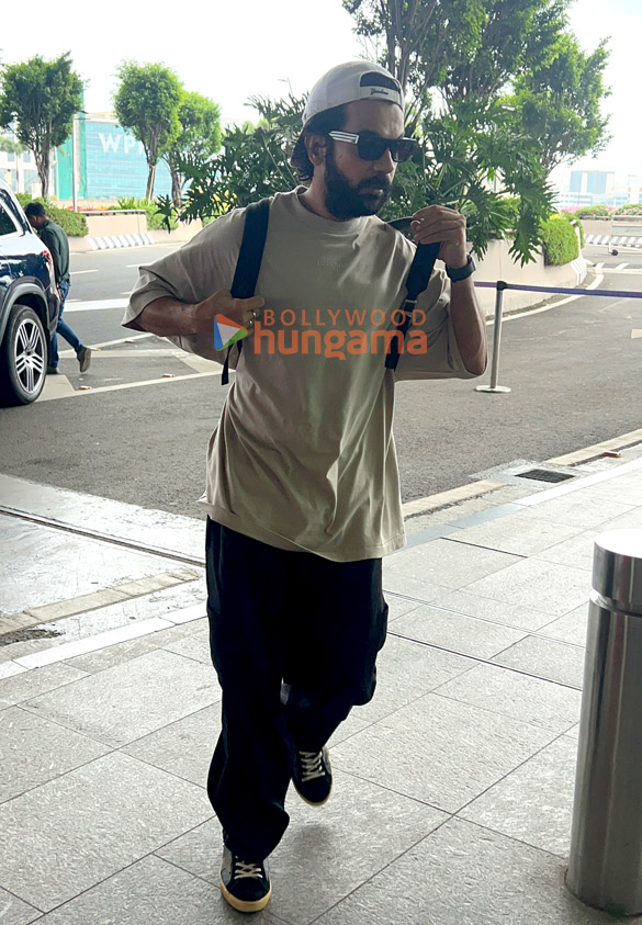 Photos: Janhvi Kapoor, Rajkummar Rao and Kabir Khan snapped at the airport Photos: Janhvi Kapoor, Rajkummar Rao and Kabir Khan snapped at the airport