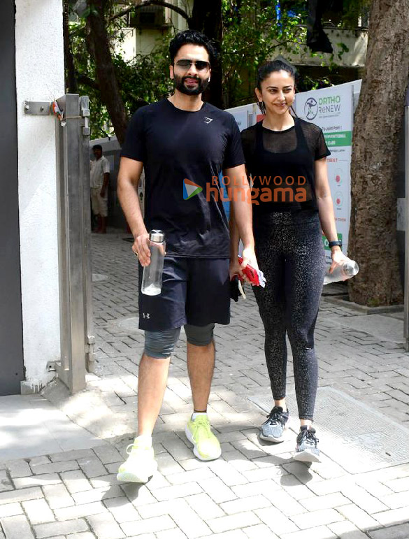 photos rakul preet singh and jackky bhagnani snapped outside the gym in santacruz 1