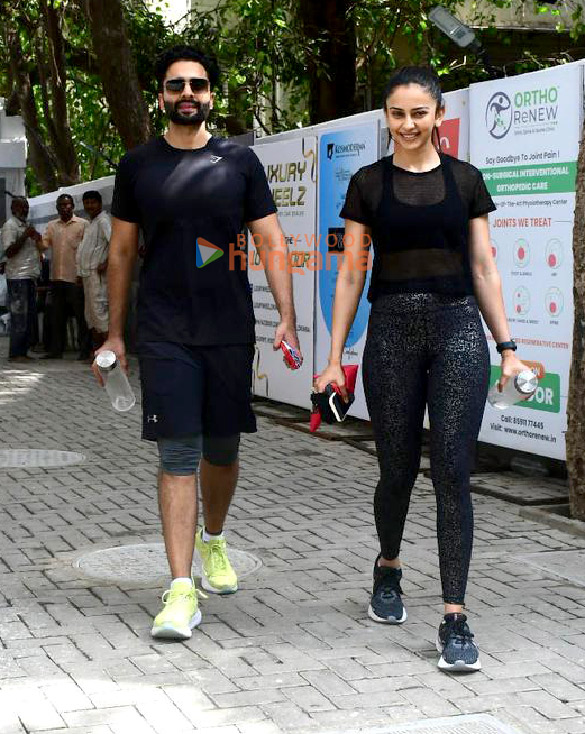 photos rakul preet singh and jackky bhagnani snapped outside the gym in santacruz 5