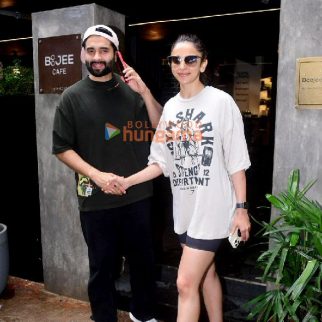 Photos: Rakul Preet Singh snapped with husband Jackky Bhagnani outside a cafe in Bandra