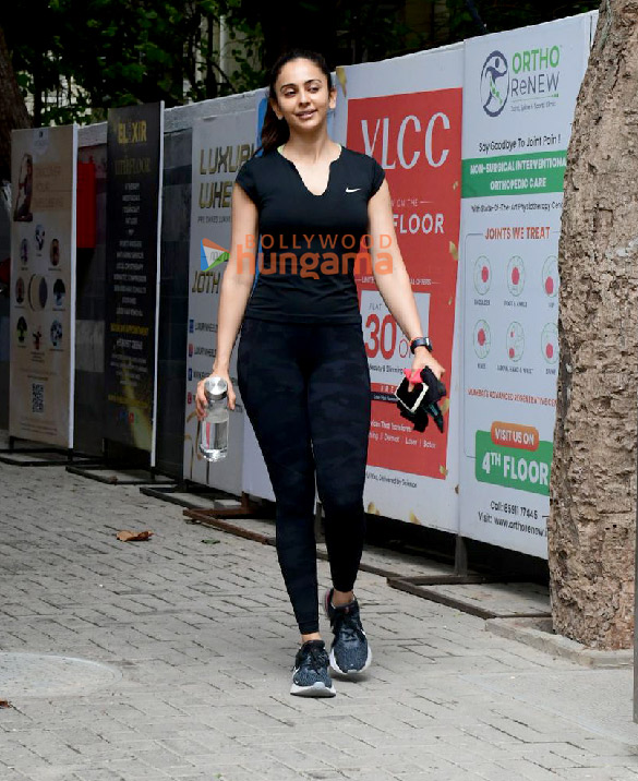 photos rakul preet singh spotted outside the gym in santacruz 3 3