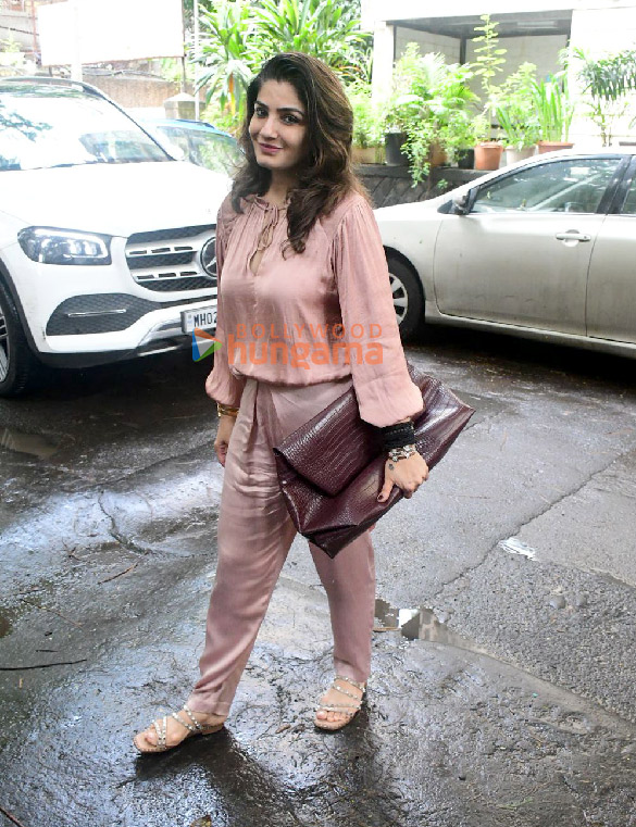 photos raveena tandon snapped in bandra 2 7