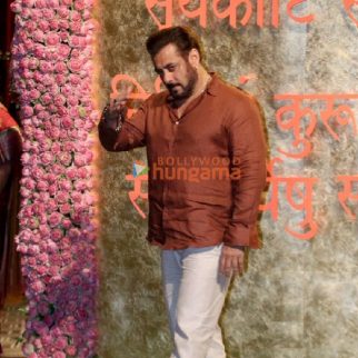 Photos: Salman Khan, Saif Ali Khan, Kareena Kapoor Khan, Tiger Shroff and others snapped at Ambani's house for Ganesh Chaturthi celebration