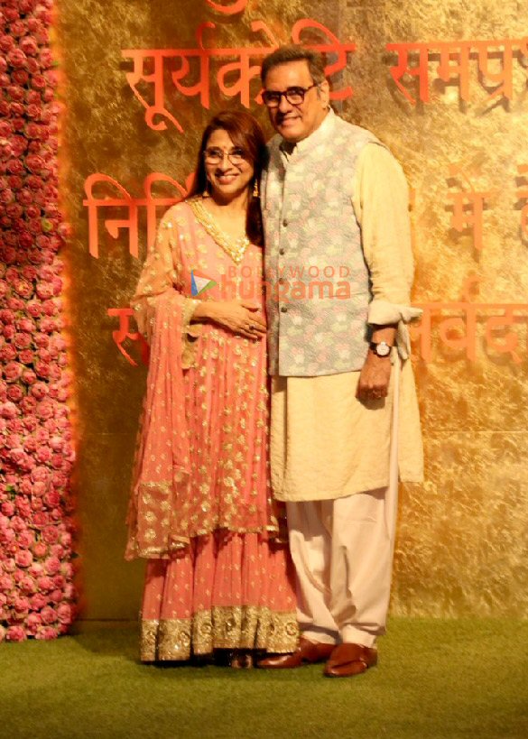 photos saif ali khan kareena kapoor khan tiger shroff and others snapped at ambanis house for ganesh chaturthi celebration 22