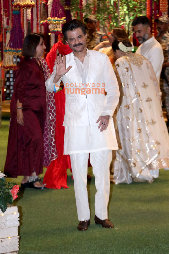 photos saif ali khan kareena kapoor khan tiger shroff and others snapped at ambanis house for ganesh chaturthi celebration 37
