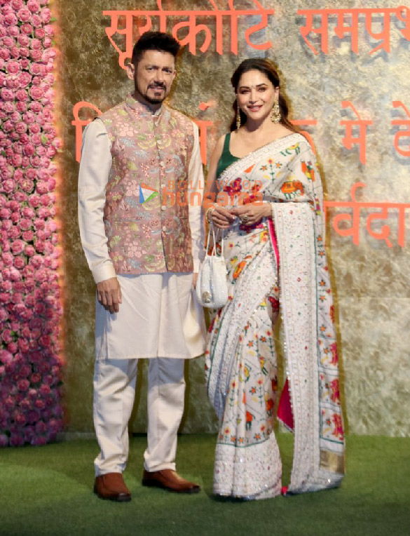 photos saif ali khan kareena kapoor khan tiger shroff and others snapped at ambanis house for ganesh chaturthi celebration 43