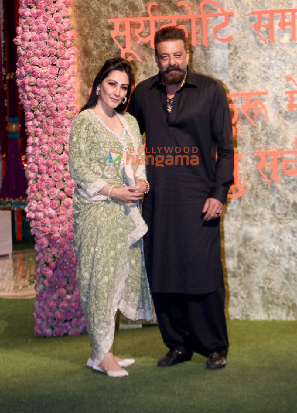 photos saif ali khan kareena kapoor khan tiger shroff and others snapped at ambanis house for ganesh chaturthi celebration 58