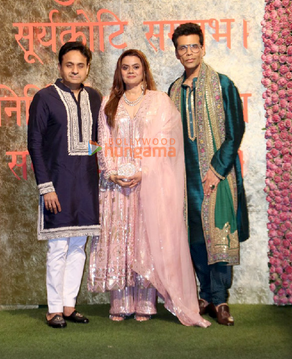 photos saif ali khan kareena kapoor khan tiger shroff and others snapped at ambanis house for ganesh chaturthi celebration 59