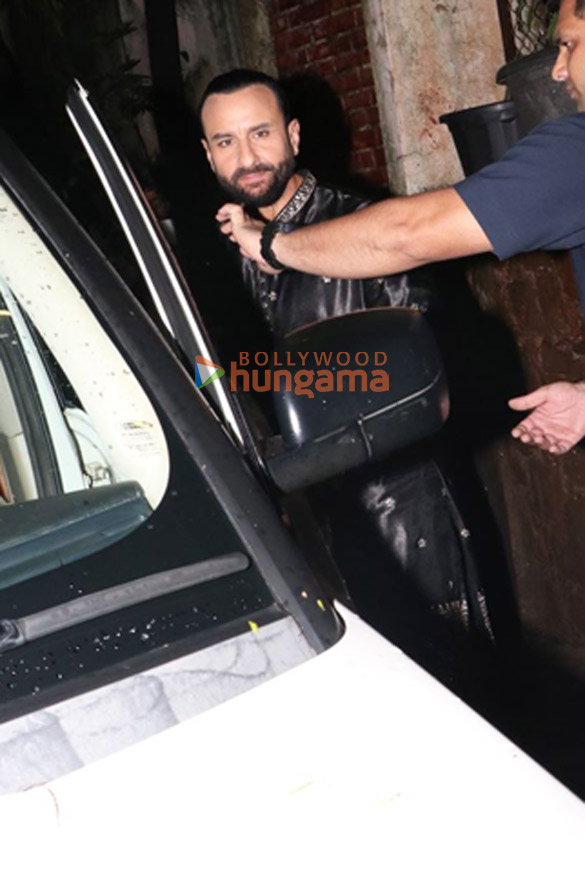photos saif ali khan snapped in bandra 4