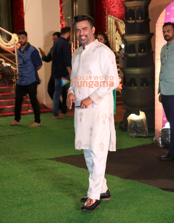 photos sanjay dutt sonakshi sinha zaheer iqbal and others snapped at cms residence for ganpati darshan 5 3