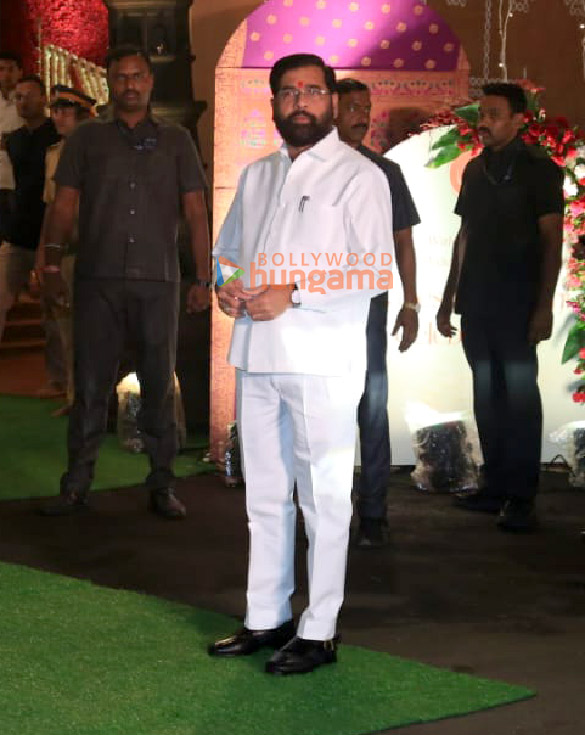 photos sanjay dutt sonakshi sinha zaheer iqbal and others snapped at cms residence for ganpati darshan 8