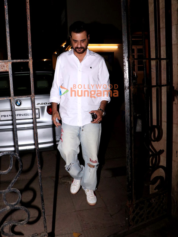 photos sanjay kapoor snapped at malaika aroras mothers house in bandra 4