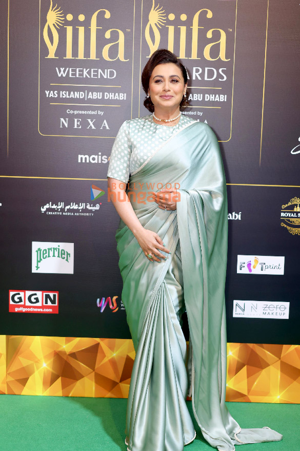 photos shah rukh khan rani mukerji kriti sanon janhvi kapoor and others grace the green carpet of iifa awards 2024 2