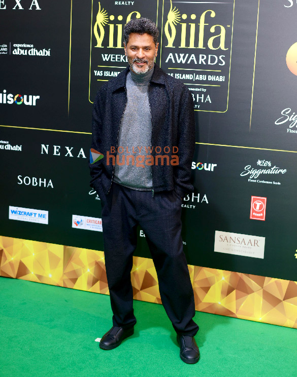photos shah rukh khan rani mukerji kriti sanon janhvi kapoor and others grace the green carpet of iifa awards 2024 23