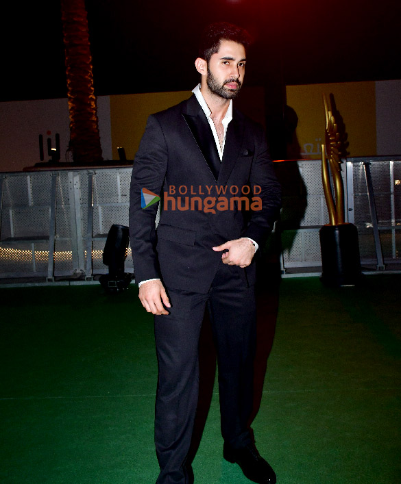 photos shah rukh khan rani mukerji kriti sanon janhvi kapoor and others grace the green carpet of iifa awards 2024 32