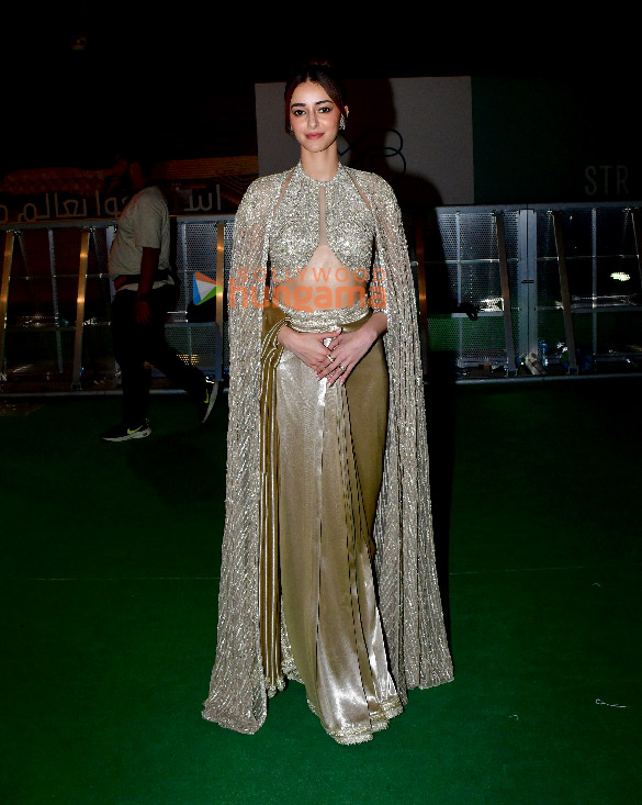 photos shah rukh khan rani mukerji kriti sanon janhvi kapoor and others grace the green carpet of iifa awards 2024 34